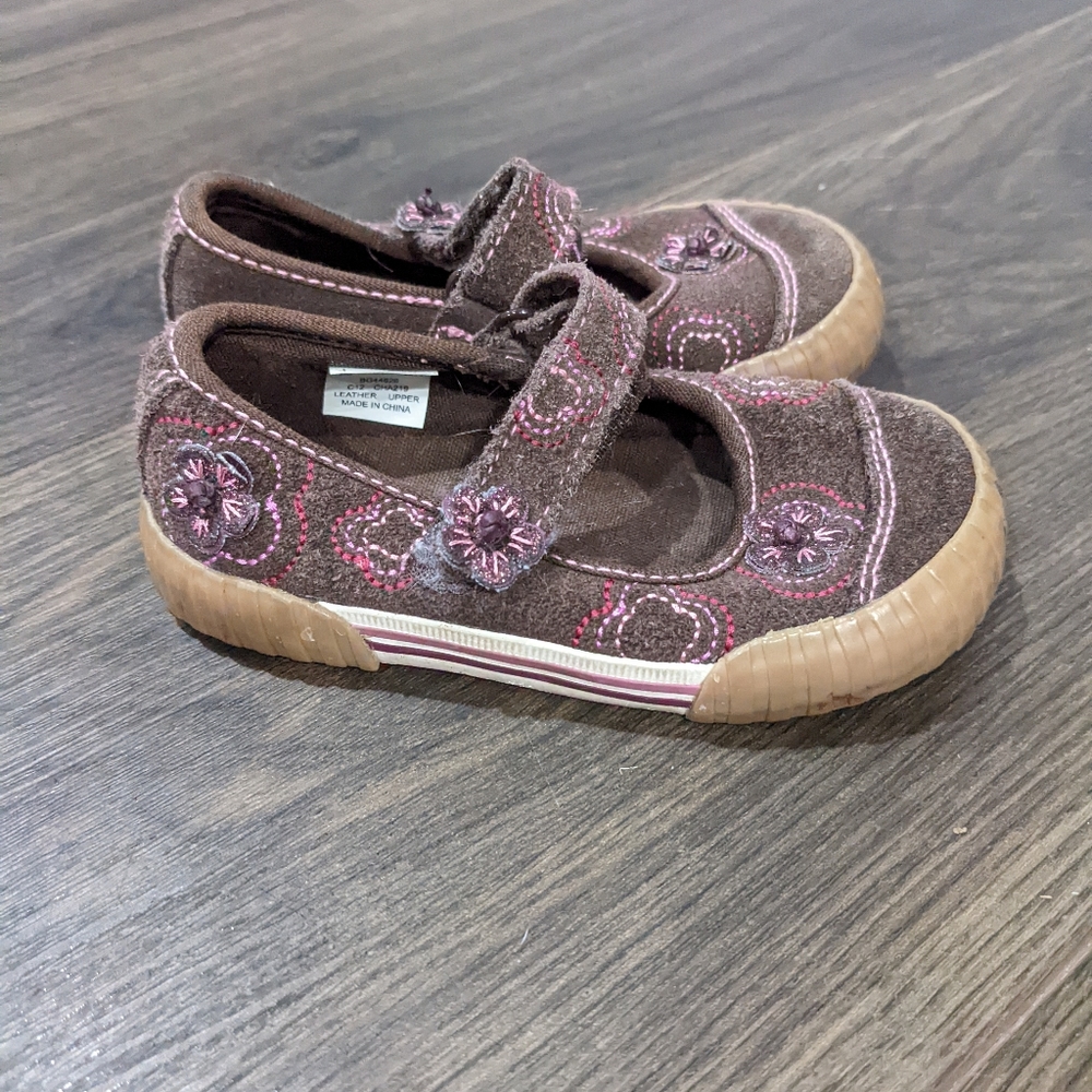 Shoes - Picture 3 of 6